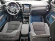 ✅ 2022 Volvo C40 Ultimate • VIN: YV4ED3GB2N2009536 • Lot: 61553835. Wystawiony na Copart z przebiegiem 19 868 mil. Bezpłatny archiwum sprzedaży aukcyjnych z USA i szczegółowy raport historii pojazdu na DreamBid. Zdjęcie 8.