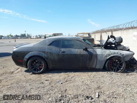 ✅ 2018 Dodge Challenger SRT Hellcat • VIN: 2C3CDZC98JH177803 • Lot: 42990369. Wystawiony na IAAI z przebiegiem Nie podano. Bezpłatny archiwum sprzedaży aukcyjnych z USA i szczegółowy raport historii pojazdu na DreamBid. Zdjęcie 12.