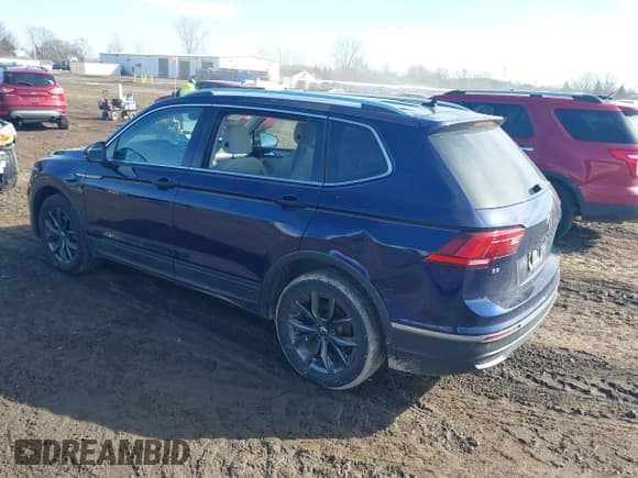 ✅ 2023 Volkswagen Tiguan SE • VIN: 3VVNB7AX3PM040666 • Lot: 41771816. Listed on IAAI with 28,832 mi. Free auction sales archive from the USA and detailed vehicle history report at DreamBid. Image 3.