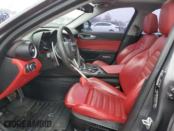 ✅ 2018 Alfa Romeo Giulia Ti Sport • VIN: ZARFAEEN0J7570863 • Lot: 43167715. Listed on Copart with 77,530 mi. Free auction sales archive from the USA and detailed vehicle history report at DreamBid. Image 7.