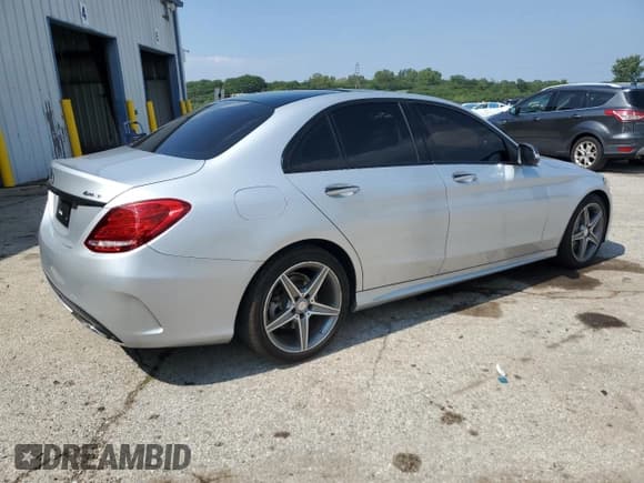 ✅ 2015 Mercedes-Benz C 400 • VIN: 55SWF6GB4FU009814 • Лот: 68894615. Опубликован ранее на Copart с пробегом 144 439 миль. Бесплатный доступ к архиву аукционных продаж из США и подробный отчёт об истории автомобиля на DreamBid. Изображение 3.