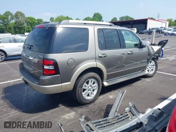 ✅ 2006 Ford Explorer Eddie Bauer • VIN: 1FMEU64E46UA91712 • Lot: 42290089. Wystawiony na IAAI z przebiegiem 184 684 mil. Bezpłatny archiwum sprzedaży aukcyjnych z USA i szczegółowy raport historii pojazdu na DreamBid. Zdjęcie 4.