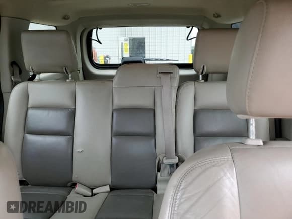 ✅ 2006 Ford Explorer XLT • VIN: 1FMEU73876ZA22629 • Лот: 57167085. Опубликован ранее на Copart с пробегом 223 522 миль. Бесплатный доступ к архиву аукционных продаж из США и подробный отчёт об истории автомобиля на DreamBid. Изображение 10.