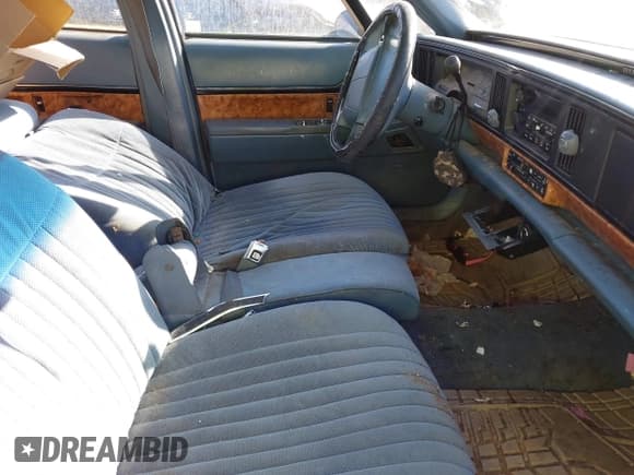 ✅ 1996 Buick LeSabre Custom • VIN: 1G4HP52K2TH446727 • Lot: 41528296. Wystawiony na IAAI z przebiegiem 225 274 mil. Bezpłatny archiwum sprzedaży aukcyjnych z USA i szczegółowy raport historii pojazdu na DreamBid. Zdjęcie 5.