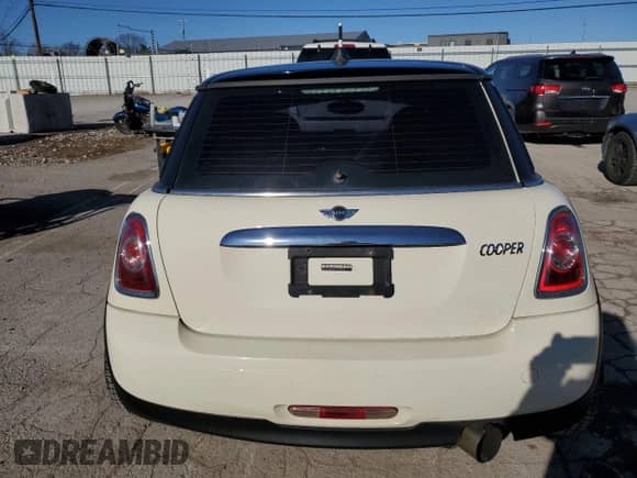 2011 MINI Hardtop с VIN WMWSU3C59BT099244, выставлен на аукционе Copart как лот 43682064 с пробегом 168 133 миль миль и Чистый • Clean title. История ставок и продаж доступна на DreamBid. Изображение 6.