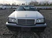 ✅ 1998 Mercedes-Benz C 230/260/280/320 • VIN: WDBHA23G4WA613941 • Lot: 46408815. Wystawiony na Copart z przebiegiem Nie podano. Bezpłatny archiwum sprzedaży aukcyjnych z USA i szczegółowy raport historii pojazdu na DreamBid. Zdjęcie 5.