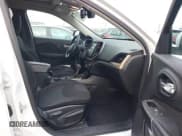 ✅ 2016 Jeep Cherokee Latitude • VIN: 1C4PJMCB9GW139602 • Lot: 43770136. Wystawiony na IAAI z przebiegiem 148 198 mil. Bezpłatny archiwum sprzedaży aukcyjnych z USA i szczegółowy raport historii pojazdu na DreamBid. Zdjęcie 5.