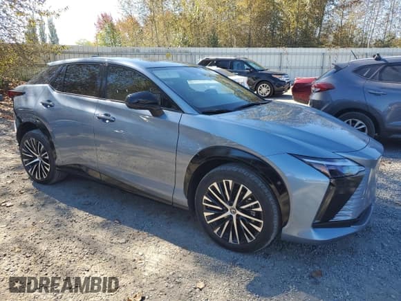 ✅ 2023 Lexus RZ 450e Premium • VIN: JTJAAAAB8PA014561 • Lot: 72955124. Wystawiony na Copart z przebiegiem 5 230 mil. Bezpłatny archiwum sprzedaży aukcyjnych z USA i szczegółowy raport historii pojazdu na DreamBid. Zdjęcie 4.