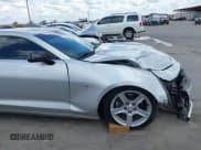 ✅ 2019 Chevrolet Camaro 1LT • VIN: 1G1FB1RS7K0153162 • Lot: 42947520. Wystawiony na IAAI z przebiegiem 72 458 mil. Bezpłatny archiwum sprzedaży aukcyjnych z USA i szczegółowy raport historii pojazdu na DreamBid. Zdjęcie 6.