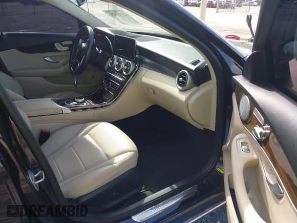 ✅ 2021 Mercedes-Benz C 300 • VIN: W1KWF8DB3MR645770 • Лот: 42746929. Опубликован ранее на IAAI с пробегом 69 611 миль. Бесплатный доступ к архиву аукционных продаж из США и подробный отчёт об истории автомобиля на DreamBid. Изображение 5.