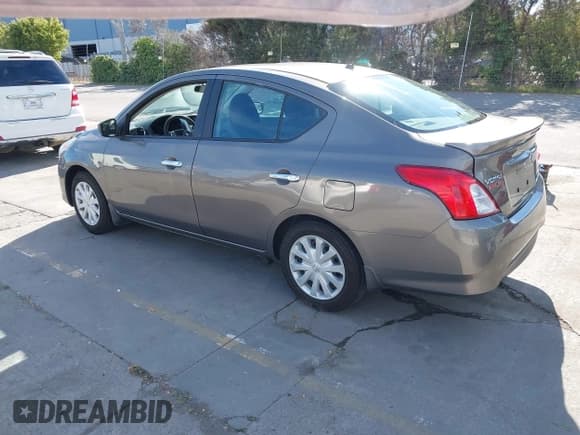 ✅ 2015 Nissan Versa S • VIN: 3N1CN7AP4FL954123 • Лот: 43628380. Опубликован ранее на IAAI с пробегом 270 176 миль. Бесплатный доступ к архиву аукционных продаж из США и подробный отчёт об истории автомобиля на DreamBid. Изображение 3.