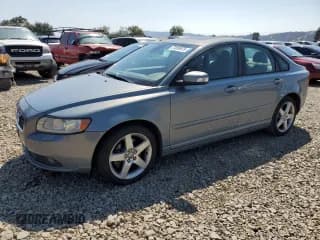 ✅ 2008 Volvo S40 2.4L • VIN: YV1MS382082382317 • Lot: 71893975. Listed on Copart with 107,148 mi. Free auction sales archive from the USA and detailed vehicle history report at DreamBid. Image 1.