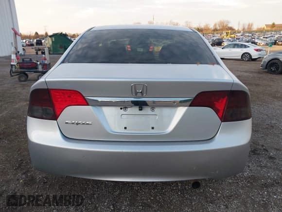 ✅ 2011 Honda Civic DX-VP • VIN: 19XFA1F32BE003426 • Lot: 43661930. Listed on IAAI with 122,432 mi. Free auction sales archive from the USA and detailed vehicle history report at DreamBid. Image 16.