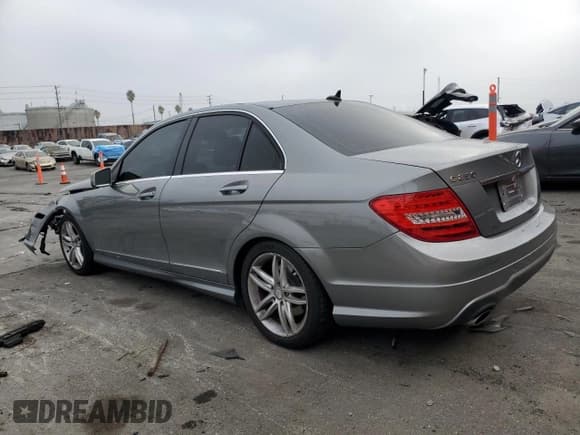 ✅ 2012 Mercedes-Benz C 250 Sport • VIN: WDDGF4HB0CR218925 • Lot: 91221955. Wystawiony na Copart z przebiegiem 118 913 mil. Bezpłatny archiwum sprzedaży aukcyjnych z USA i szczegółowy raport historii pojazdu na DreamBid. Zdjęcie 2.