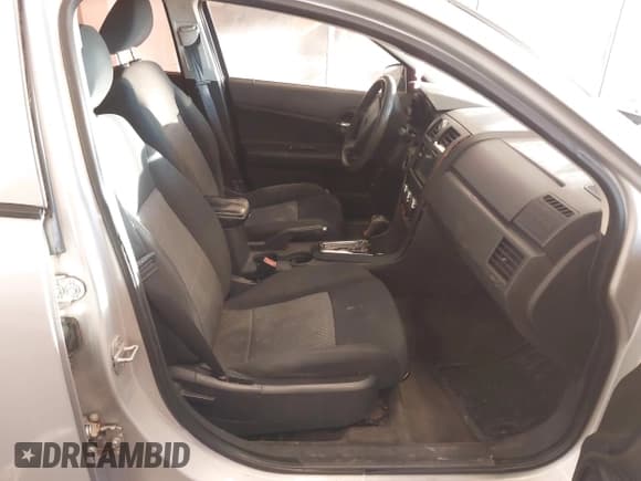 ✅ 2009 Dodge Avenger SE • VIN: 1B3LC46B09N571994 • Lot: 41399307. Wystawiony na IAAI z przebiegiem 172 223 mil. Bezpłatny archiwum sprzedaży aukcyjnych z USA i szczegółowy raport historii pojazdu na DreamBid. Zdjęcie 5.