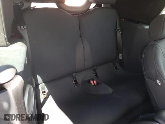 ✅ 2007 MINI Convertible • VIN: WMWRF33527TG17326 • Лот: 80389795. Опубликован ранее на Copart с пробегом 62 309 миль. Бесплатный доступ к архиву аукционных продаж из США и подробный отчёт об истории автомобиля на DreamBid. Изображение 10.