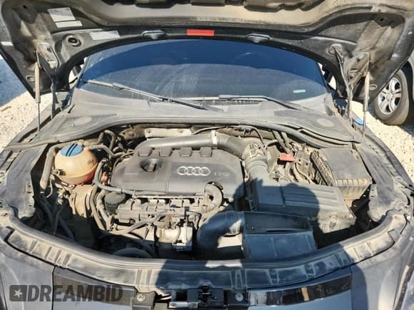 ✅ 2010 Audi TT 2.0T Prestige • VIN: TRUKFAFK9A1022439 • Lot: 67463555. Wystawiony na Copart z przebiegiem 124 950 mil. Bezpłatny archiwum sprzedaży aukcyjnych z USA i szczegółowy raport historii pojazdu na DreamBid. Zdjęcie 11.