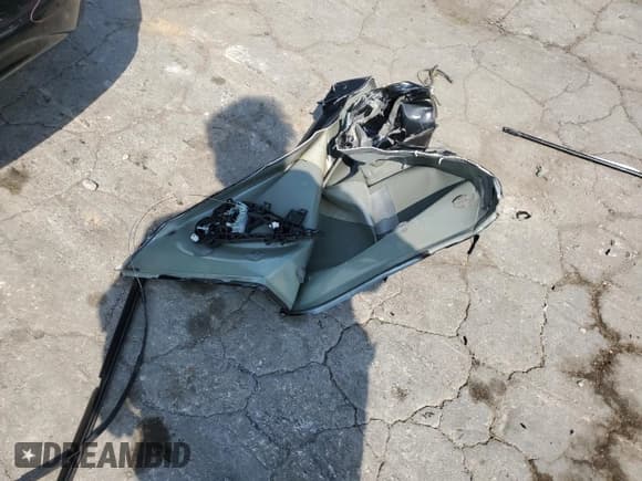 ✅ 2016 Chevrolet Cruze LS • VIN: 1G1BC5SMXG7298547 • Lot: 69672535. Listed on Copart with 199,128 mi. Free auction sales archive from the USA and detailed vehicle history report at DreamBid. Image 12.