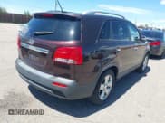 ✅ 2013 Kia Sorento EX • VIN: 5XYKU4A65DG367757 • Lot: 42283593. Listed on IAAI with 122,779 mi. Free auction sales archive from the USA and detailed vehicle history report at DreamBid. Image 4.