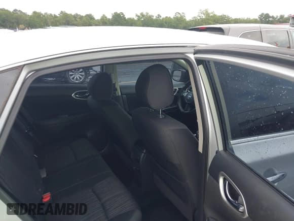 ✅ 2017 Nissan Sentra SL • VIN: 3N1AB7AP3HY323823 • Lot: 42994856. Listed on IAAI with 164,031 mi. Free auction sales archive from the USA and detailed vehicle history report at DreamBid. Image 8.