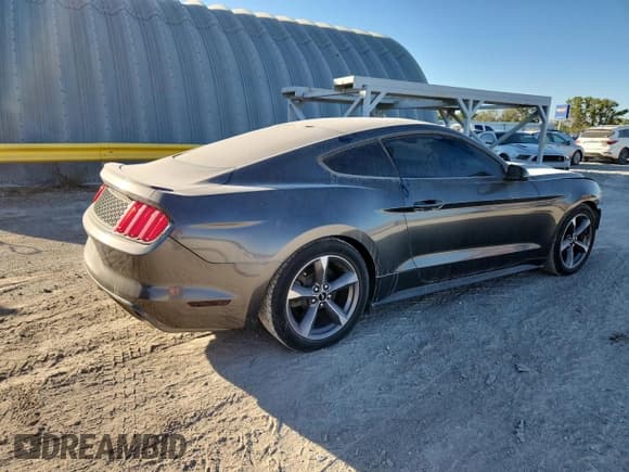 ✅ 2015 Ford Mustang V6 • VIN: 1FA6P8AM7F5322500 • Lot: 82329055. Wystawiony na Copart z przebiegiem 106 834 mil. Bezpłatny archiwum sprzedaży aukcyjnych z USA i szczegółowy raport historii pojazdu na DreamBid. Zdjęcie 3.