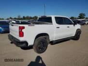✅ 2023 Chevrolet Silverado 1500 LT Trail Boss • VIN: 3GCUDFED8PG285668 • Lot: 85270945. Wystawiony na Copart z przebiegiem 43 851 mil. Bezpłatny archiwum sprzedaży aukcyjnych z USA i szczegółowy raport historii pojazdu na DreamBid. Zdjęcie 3.