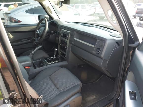 ✅ 2010 Jeep Commander Sport • VIN: 1J4RG4GK3AC148560 • Лот: 43077855. Опубликован ранее на IAAI с пробегом 170 314 миль. Бесплатный доступ к архиву аукционных продаж из США и подробный отчёт об истории автомобиля на DreamBid. Изображение 5.