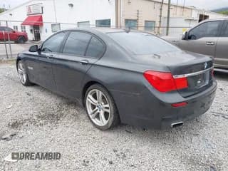 ✅ 2011 BMW 7 Series 750i • VIN: WBAKA8C51BCY36927 • Lot: 43394678. Wystawiony na IAAI z przebiegiem 123 804 mil. Bezpłatny archiwum sprzedaży aukcyjnych z USA i szczegółowy raport historii pojazdu na DreamBid. Zdjęcie 3.
