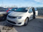 ✅ 2020 Chrysler Pacifica Limited • VIN: 2C4RC1GGXLR108949 • Лот: 43766006. Опубликован ранее на IAAI с пробегом 107 305 миль. Бесплатный доступ к архиву аукционных продаж из США и подробный отчёт об истории автомобиля на DreamBid. Изображение 17.