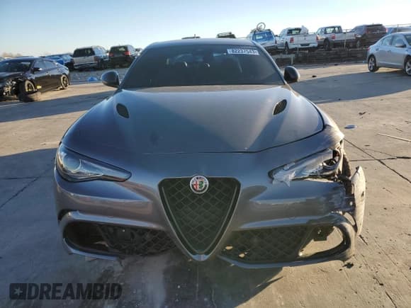 ✅ 2021 Alfa Romeo Giulia Quadrifoglio • VIN: ZARFAMEV2M7646078 • Lot: 82237543. Wystawiony na Copart z przebiegiem Nie podano. Bezpłatny archiwum sprzedaży aukcyjnych z USA i szczegółowy raport historii pojazdu na DreamBid. Zdjęcie 5.