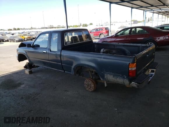 ✅ 1991 Toyota Pickup DLX • VIN: JT4VN13G8M5067511 • Lot: 66333765. Listed on Copart with 375,665 mi. Free auction sales archive from the USA and detailed vehicle history report at DreamBid. Image 2.