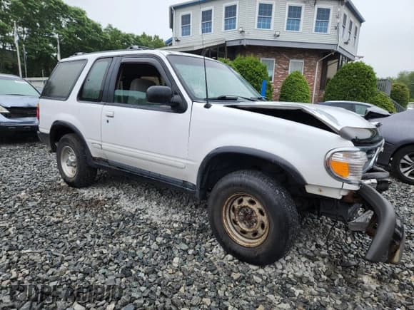 ✅ 1997 Ford Explorer • VIN: 1FMCU24E4VUA33730 • Lot: 62601625. Wystawiony na Copart z przebiegiem 100 600 mil. Bezpłatny archiwum sprzedaży aukcyjnych z USA i szczegółowy raport historii pojazdu na DreamBid. Zdjęcie 4.