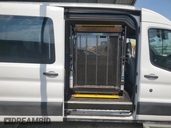 ✅ 2019 Ford Transit Passenger XL • VIN: 1FDZX2CM2KKB61174 • Лот: 81160425. Опубликован ранее на Copart с пробегом 263 629 миль. Бесплатный доступ к архиву аукционных продаж из США и подробный отчёт об истории автомобиля на DreamBid. Изображение 11.