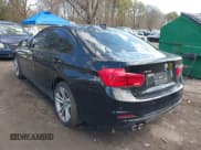 ✅ 2018 BMW 3 Series 330i xDrive • VIN: WBA8D9G59JNU70476 • Lot: 41985172. Wystawiony na IAAI z przebiegiem 81 500 mil. Bezpłatny archiwum sprzedaży aukcyjnych z USA i szczegółowy raport historii pojazdu na DreamBid. Zdjęcie 3.