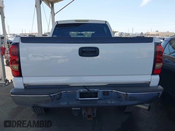 ✅ 2007 Chevrolet Silverado 2500HD LT1 • VIN: 1GCHK23D57F157098 • Lot: 41987900. Wystawiony na IAAI z przebiegiem 358 398 mil. Bezpłatny archiwum sprzedaży aukcyjnych z USA i szczegółowy raport historii pojazdu na DreamBid. Zdjęcie 17.