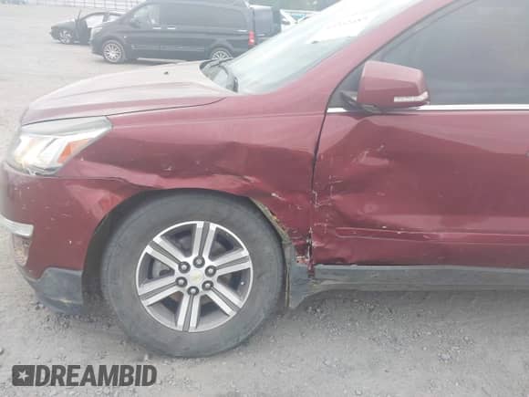 2017 Chevrolet Traverse LT z VIN 1GNKRGKD2HJ205761, wystawiony jako IAAI lot #43362483 z przebiegiem 89 450 mil mil oraz . Historia ofert i sprzedaży dostępna na DreamBid. Obrazek 6.