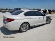 ✅ 2022 BMW 5 Series 530i xDrive • VIN: WBA13BJ03NCJ98694 • Лот: 67087415. Опубликован ранее на Copart с пробегом 28 025 миль. Бесплатный доступ к архиву аукционных продаж из США и подробный отчёт об истории автомобиля на DreamBid. Изображение 3.