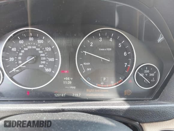 ✅ 2013 BMW 3 Series 328i xDrive • VIN: WBA3B3C51DJ811402 • Lot: 43035899. Listed on IAAI with 120,181 mi. Free auction sales archive from the USA and detailed vehicle history report at DreamBid. Image 7.