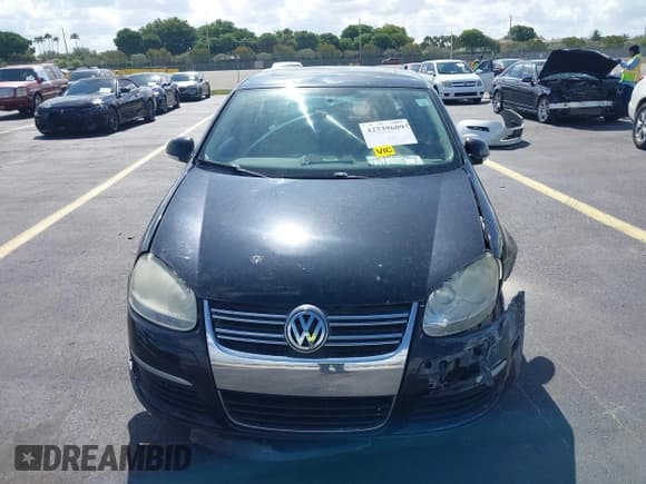 ✅ 2010 Volkswagen Jetta Limited Edition • VIN: 3VWRX7AJ4AM054934 • Lot: 42539609. Listed on IAAI with 245,048 mi. Free auction sales archive from the USA and detailed vehicle history report at DreamBid. Image 12.