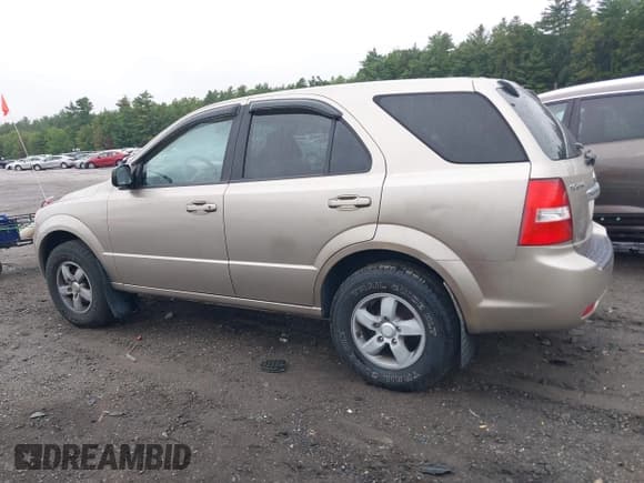 ✅ 2008 Kia Sorento LX • VIN: KNDJC735685861161 • Lot: 42706856. Listed on IAAI with 181,154 mi. Free auction sales archive from the USA and detailed vehicle history report at DreamBid. Image 14.