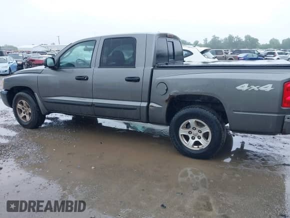 2007 Dodge Dakota SLT with VIN 1D7HW48K17S129383, listed as a IAAI auction lot 42253930 with 164,430 mi miles and . Bid and sale history available at DreamBid. Image 6.