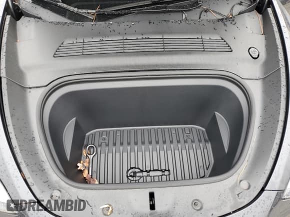 ✅ 2024 Tesla Model Y Long Range • VIN: 7SAYGAEE7RF005786 • Лот: 58415195. Опубликован ранее на Copart с пробегом 8 700 миль. Бесплатный доступ к архиву аукционных продаж из США и подробный отчёт об истории автомобиля на DreamBid. Изображение 11.