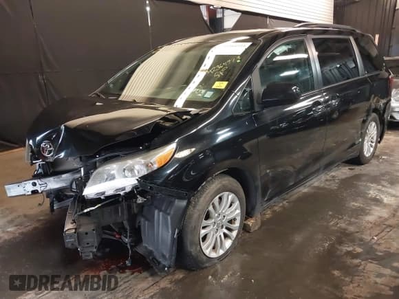 ✅ 2017 Toyota Sienna XLE Auto Access Seat • VIN: 5TDYZ3DC6HS773305 • Lot: 42364773. Listed on IAAI with 58,621 mi. Free auction sales archive from the USA and detailed vehicle history report at DreamBid. Image 2.