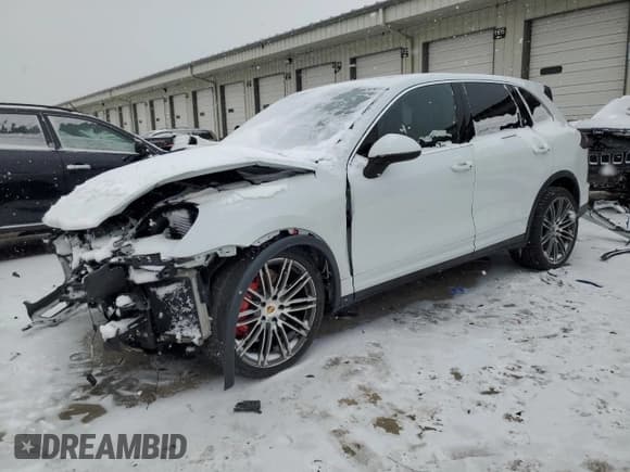 ✅ 2015 Porsche Cayenne Turbo • VIN: WP1AC2A28FLA80645 • Лот: 45546165. Опубликован ранее на Copart с пробегом 105 952 миль. Бесплатный доступ к архиву аукционных продаж из США и подробный отчёт об истории автомобиля на DreamBid. Изображение 1.