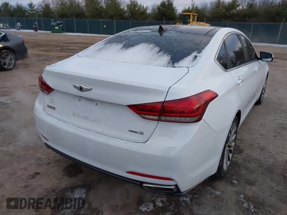 ✅ 2015 Hyundai Genesis 3.8L • VIN: KMHGN4JE4FU047563 • Lot: 41263223. Wystawiony na IAAI z przebiegiem 120 697 mil. Bezpłatny archiwum sprzedaży aukcyjnych z USA i szczegółowy raport historii pojazdu na DreamBid. Zdjęcie 4.