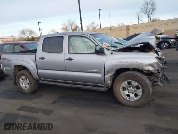 ✅ 2015 Toyota Tacoma PreRunner • VIN: 3TMJU4GN1FM184419 • Lot: 41102082. Listed on IAAI with 52,726 mi. Free auction sales archive from the USA and detailed vehicle history report at DreamBid. Image 13.