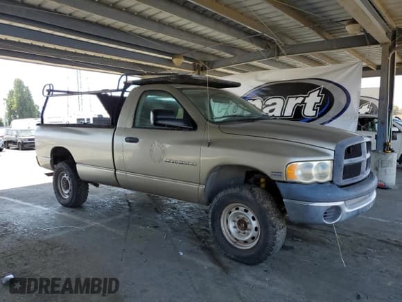 ✅ 2005 Dodge 2500 ST • VIN: 3D7KS26D15G806379 • Lot: 60137585. Wystawiony na Copart z przebiegiem 122 103 mil. Bezpłatny archiwum sprzedaży aukcyjnych z USA i szczegółowy raport historii pojazdu na DreamBid. Zdjęcie 4.