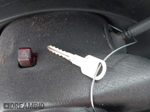 ✅ 2000 Chevrolet Silverado 1500 • VIN: 2GCEC19W3Y1137511 • Лот: 41449575. Опубликован ранее на IAAI с пробегом 309 743 миль. Бесплатный доступ к архиву аукционных продаж из США и подробный отчёт об истории автомобиля на DreamBid. Изображение 11.