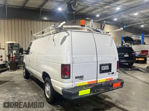 ✅ 2012 Ford Econoline Cargo Recreational • VIN: 1FTNE2EW6CDB06952 • Lot: 41968081. Wystawiony na IAAI z przebiegiem 228 038 mil. Bezpłatny archiwum sprzedaży aukcyjnych z USA i szczegółowy raport historii pojazdu na DreamBid. Zdjęcie 1.