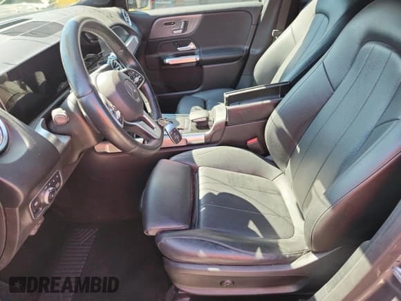 ✅ 2020 Mercedes-Benz GLB 250 • VIN: W1N4M4GB0LW040643 • Lot: 87239025. Wystawiony na Copart z przebiegiem 95 506 mil. Bezpłatny archiwum sprzedaży aukcyjnych z USA i szczegółowy raport historii pojazdu na DreamBid. Zdjęcie 7.